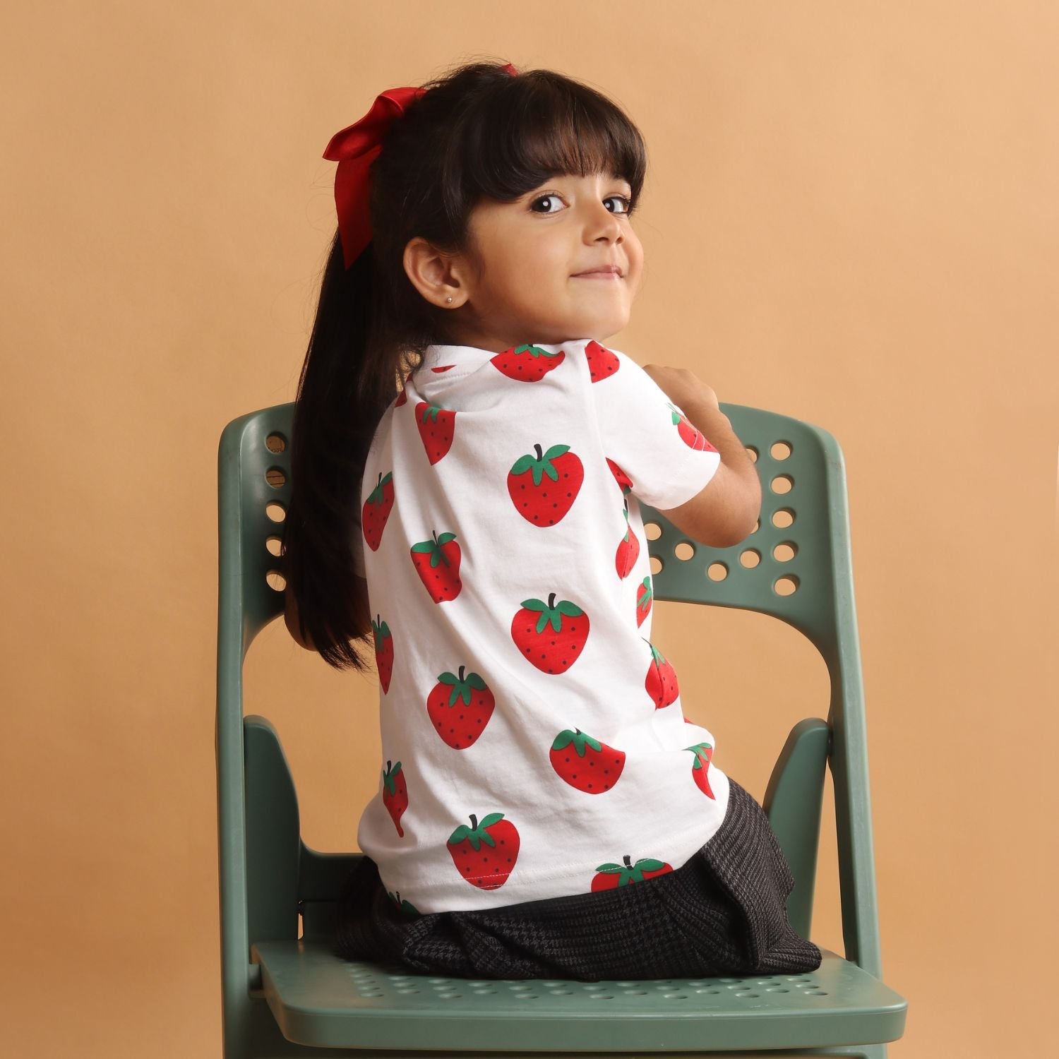 Girl - Strawberry Print Short Sleeve Cotton T-Shirt & Shorts Set